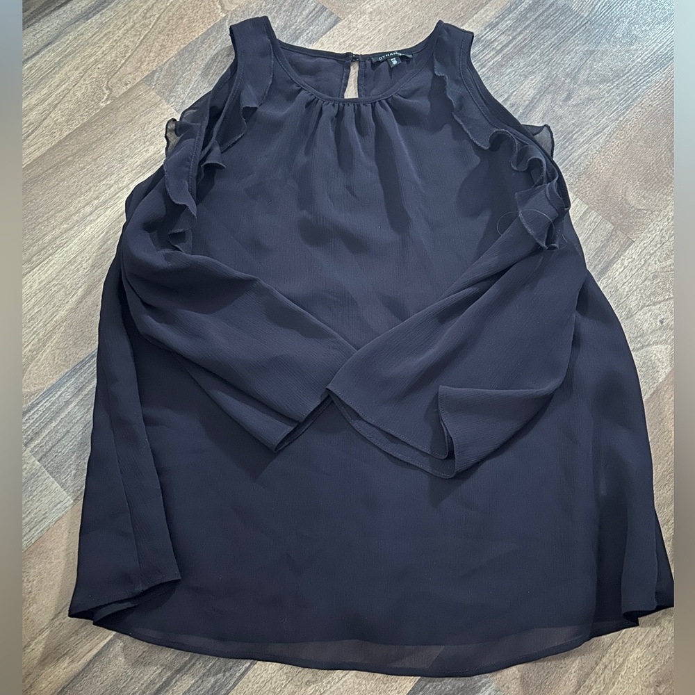 Dynamite small deep purple shirt with shoulder cut outs